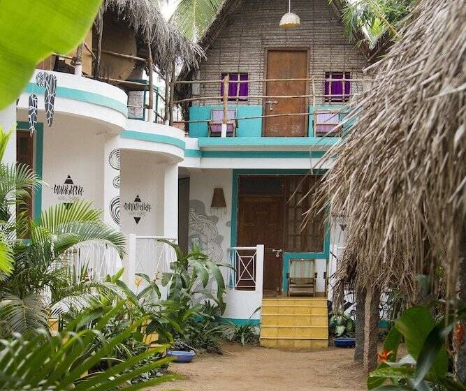 فندق Vaayu Watermans Village