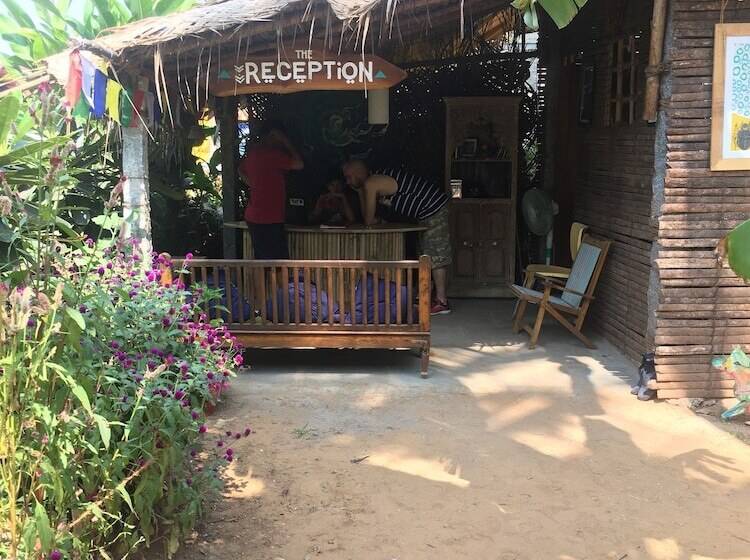 فندق Vaayu Watermans Village