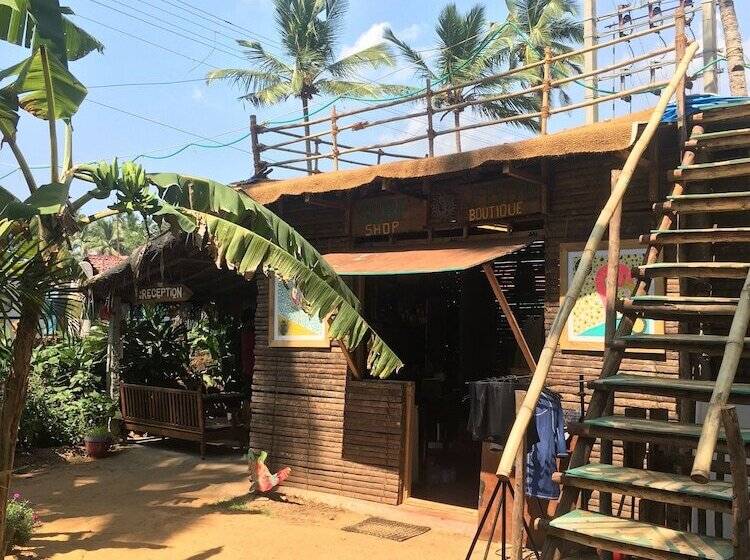 فندق Vaayu Watermans Village