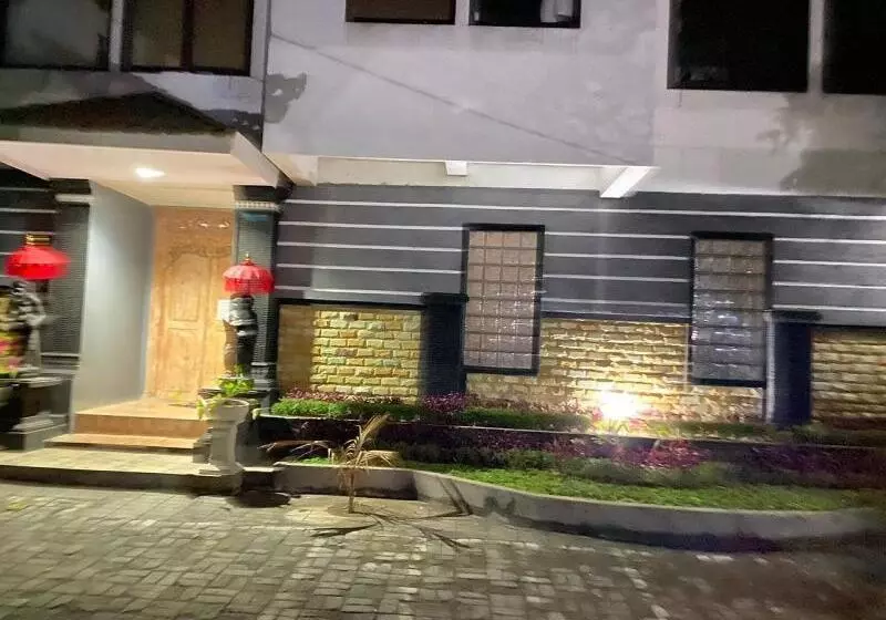 Arta Garden Guest House & Hostel