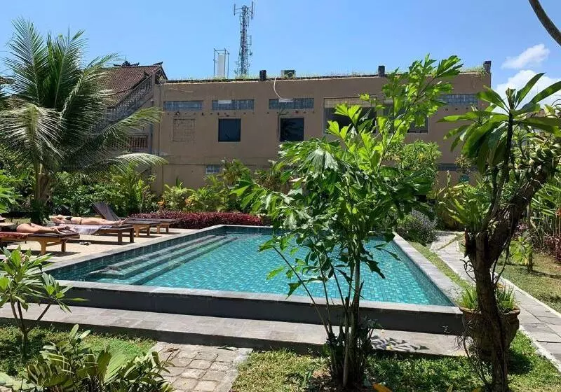 Arta Garden Guest House & Hostel