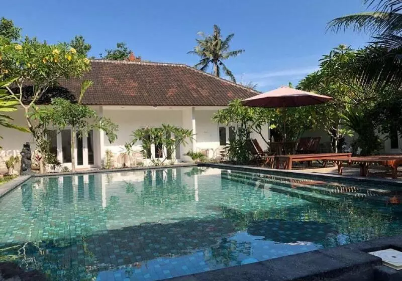 Arta Garden Guest House & Hostel