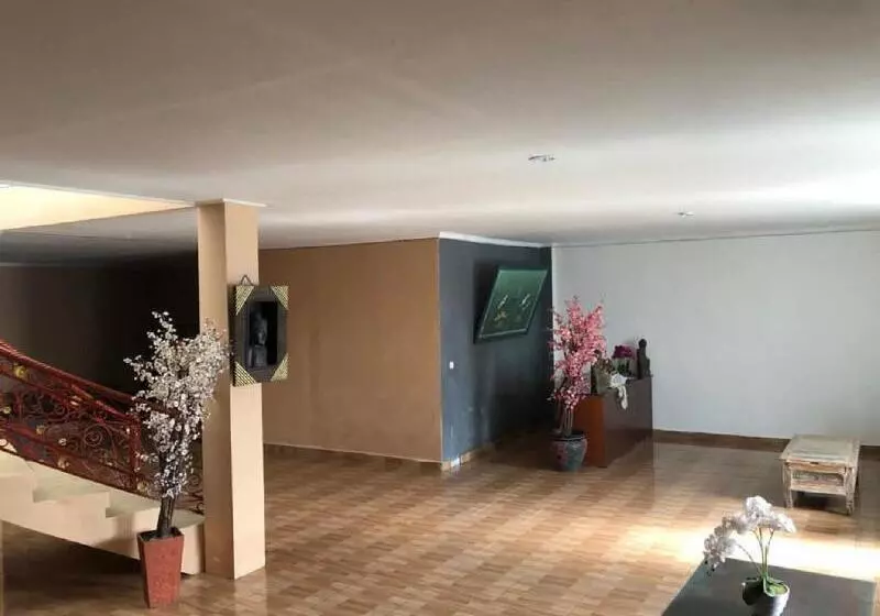 Arta Garden Guest House & Hostel