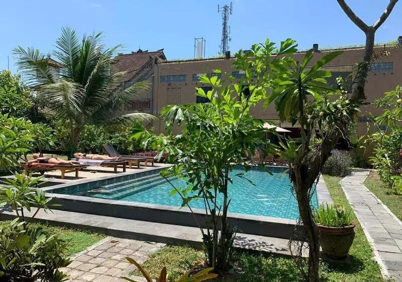 Arta Garden Guest House & Hostel