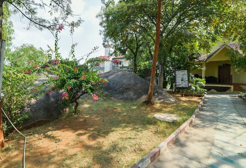 בית מלון כפרי Country Club International Medchal By Oyo Rooms