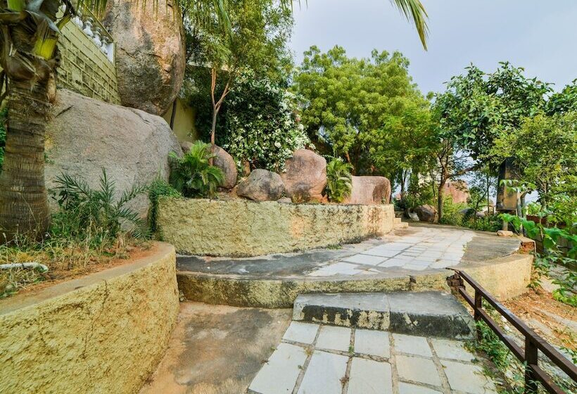 בית מלון כפרי Country Club International Medchal By Oyo Rooms