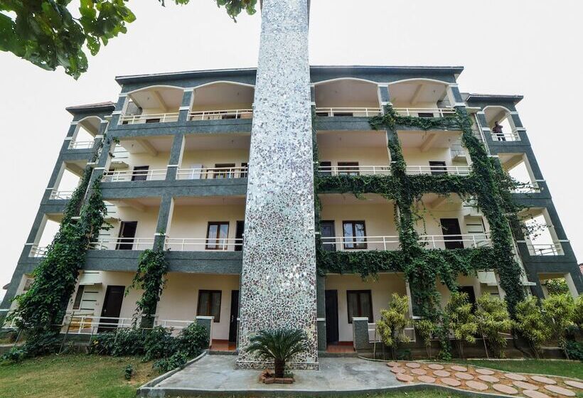 בית מלון כפרי Country Club International Medchal By Oyo Rooms