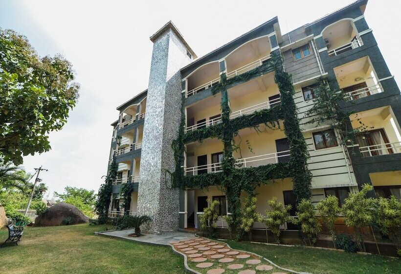 בית מלון כפרי Country Club International Medchal By Oyo Rooms