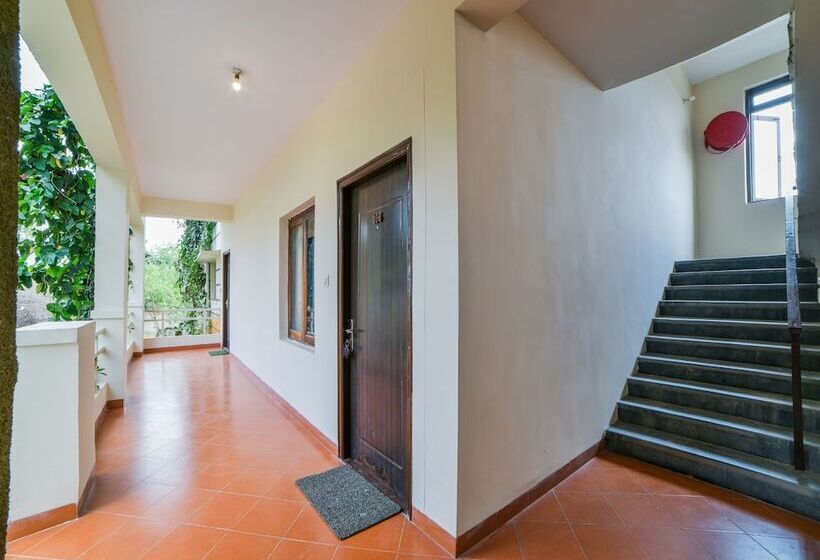 בית מלון כפרי Country Club International Medchal By Oyo Rooms