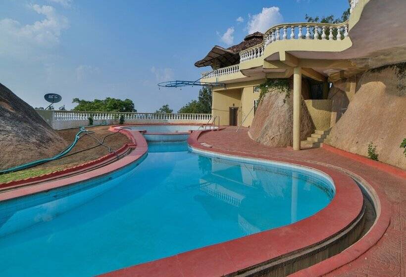 בית מלון כפרי Country Club International Medchal By Oyo Rooms