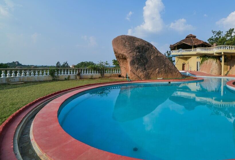 בית מלון כפרי Country Club International Medchal By Oyo Rooms