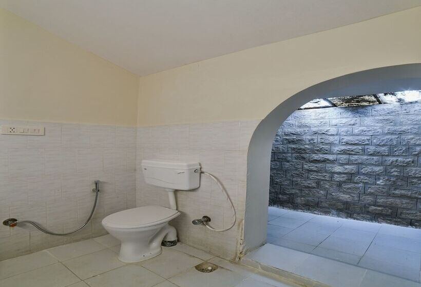 בית מלון כפרי Country Club International Medchal By Oyo Rooms