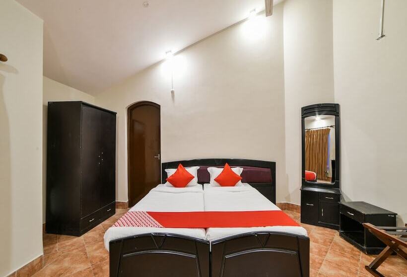 בית מלון כפרי Country Club International Medchal By Oyo Rooms