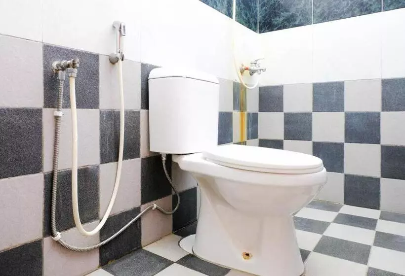 Hotelli Reddoorz Near Stab Syailendra Kopeng