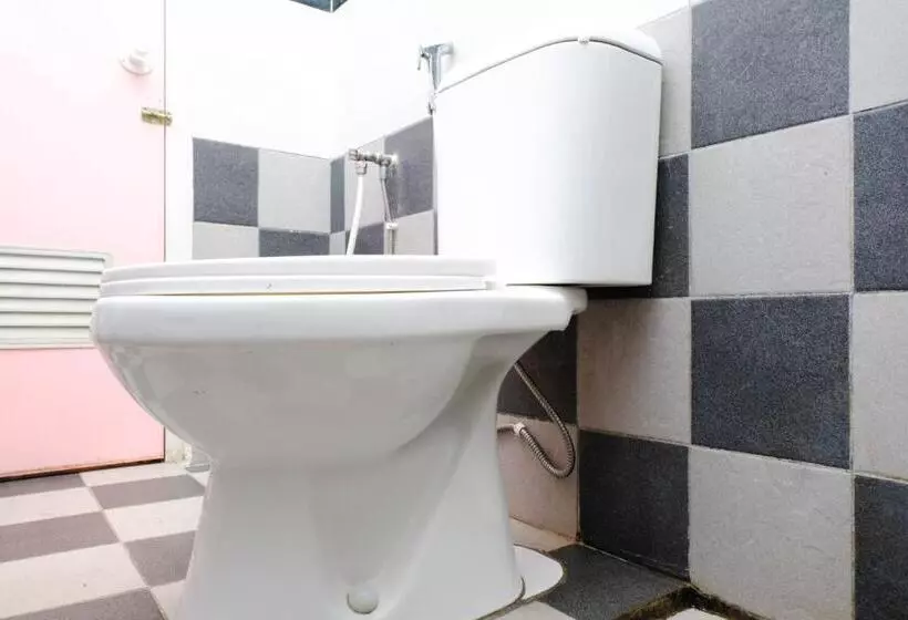 Hotelli Reddoorz Near Stab Syailendra Kopeng