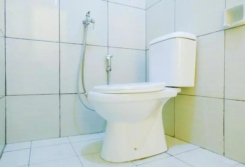 Hotelli Reddoorz Near Stab Syailendra Kopeng