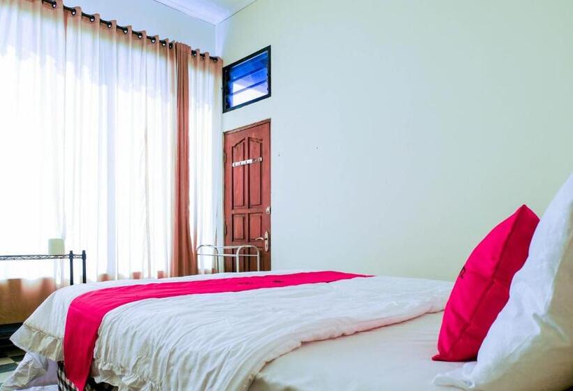 Hotel Reddoorz Near Stab Syailendra Kopeng