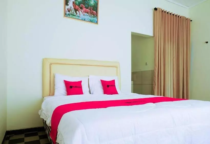 Hotelli Reddoorz Near Stab Syailendra Kopeng