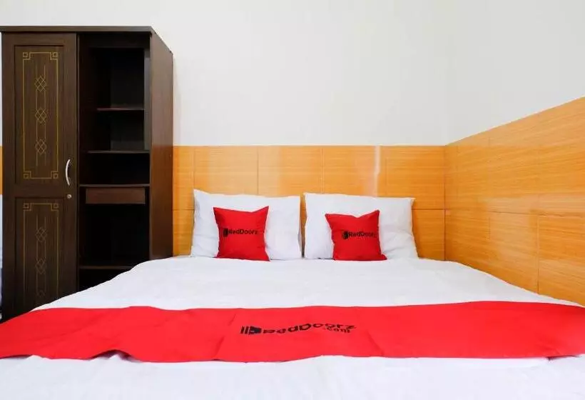 Hotelli Reddoorz Near Stab Syailendra Kopeng
