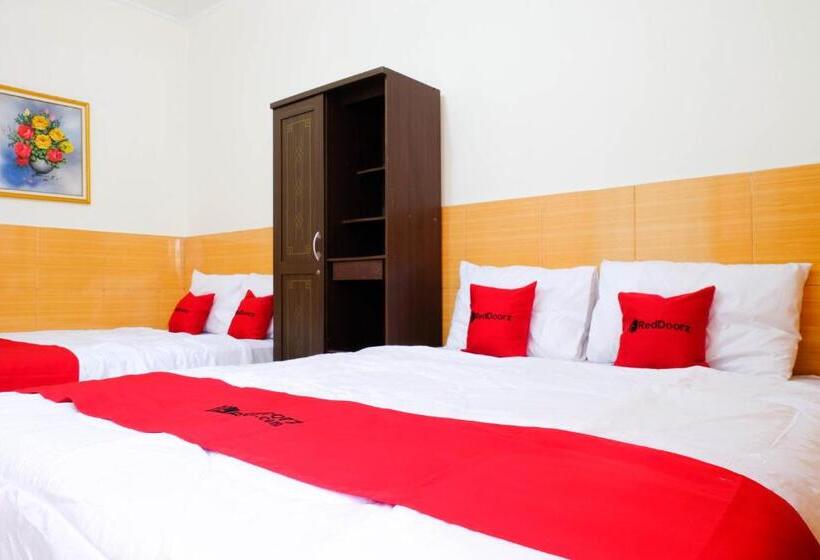 Hotel Reddoorz Near Stab Syailendra Kopeng