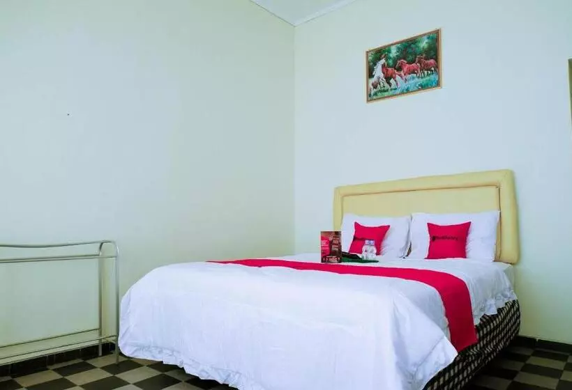 Hotelli Reddoorz Near Stab Syailendra Kopeng