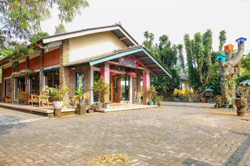 Hotelli Reddoorz Near Stab Syailendra Kopeng