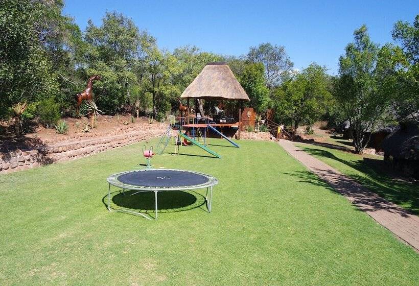 בית מלון כפרי Thandabantu Game Lodge