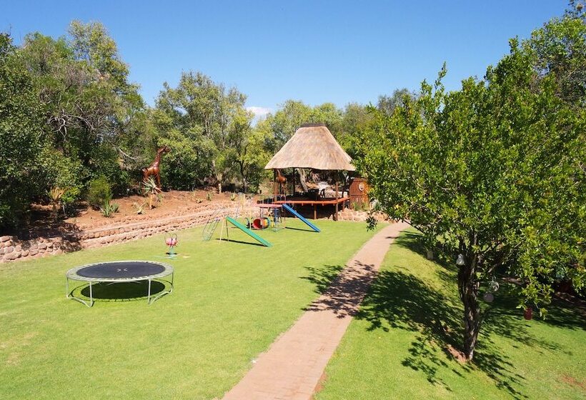 בית מלון כפרי Thandabantu Game Lodge