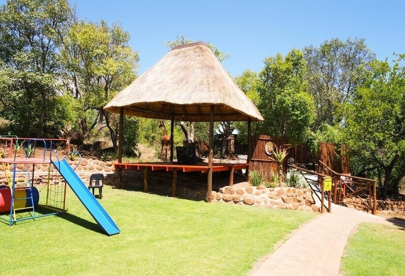 בית מלון כפרי Thandabantu Game Lodge