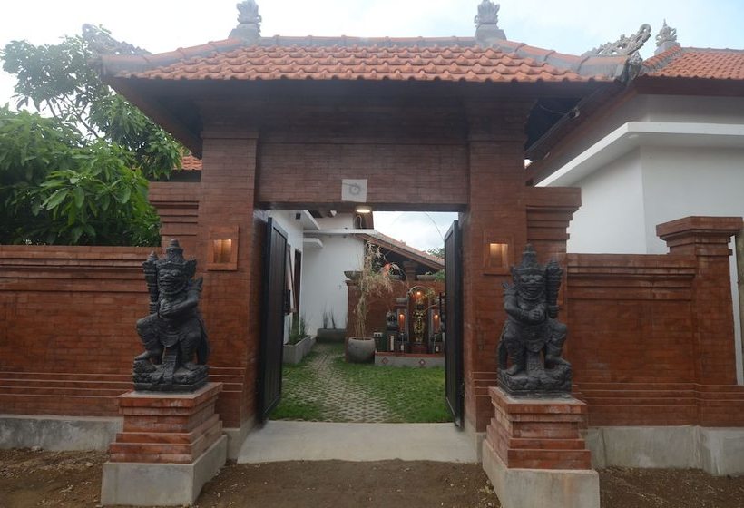 ペンション Tegal Sari Guesthouse