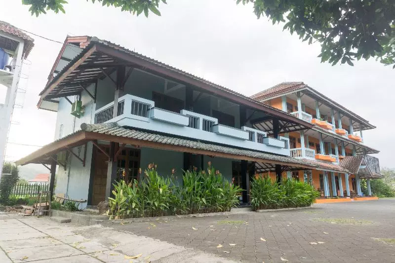 Srikandi Hotel By Oyo Rooms