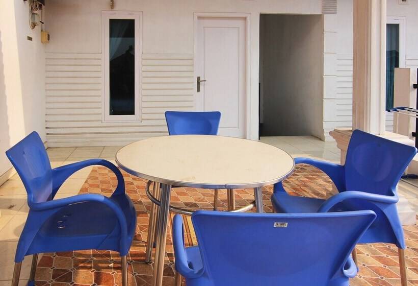 فندق صغير Garuda By Oyo Rooms