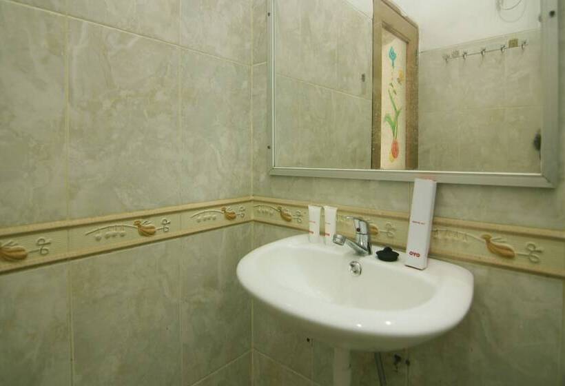 فندق صغير Garuda By Oyo Rooms