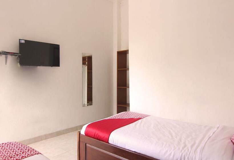 فندق صغير Garuda By Oyo Rooms