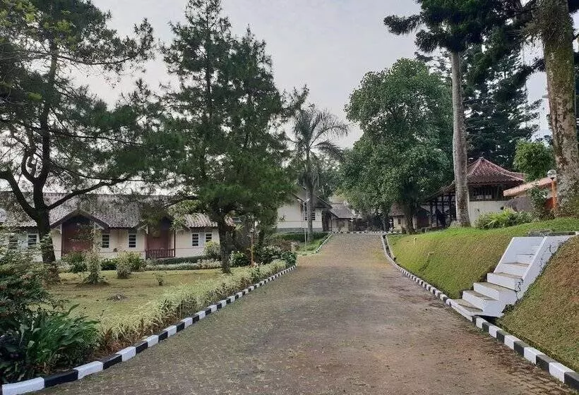 Aamiaismajoitus (B&B) Cisarua Indah Cottage