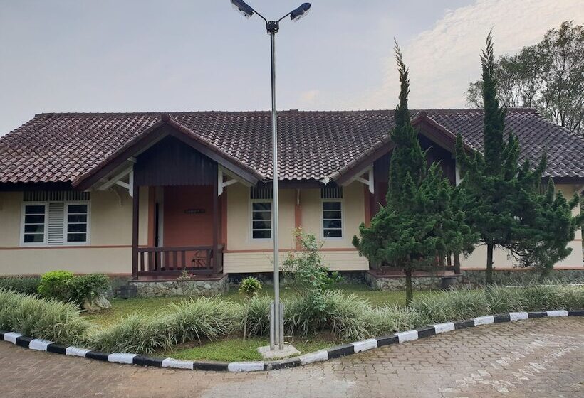 Bed and Breakfast Cisarua Indah Cottage