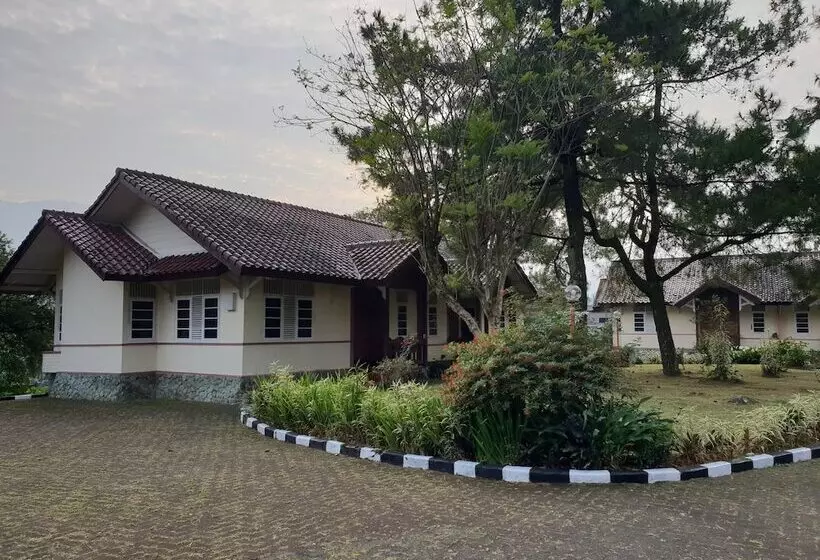 Aamiaismajoitus (B&B) Cisarua Indah Cottage