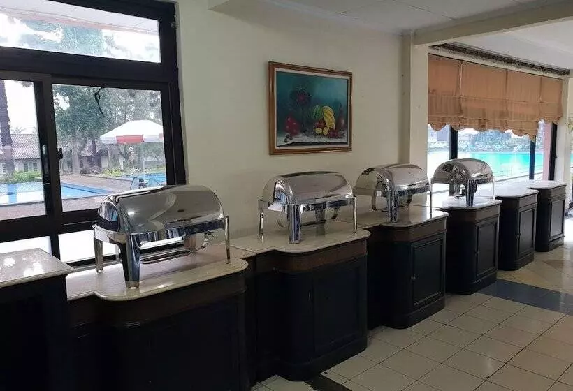 Aamiaismajoitus (B&B) Cisarua Indah Cottage