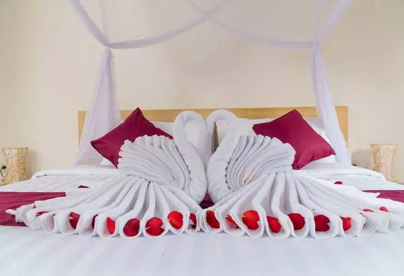 Aamiaismajoitus (B&B) Three Gold Luxury Private Villa