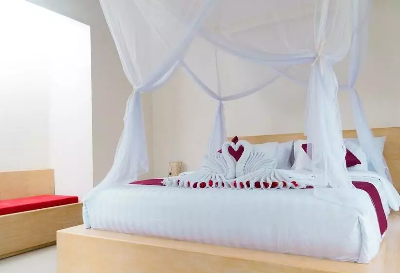 Aamiaismajoitus (B&B) Three Gold Luxury Private Villa