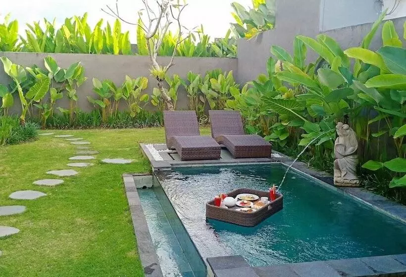 Aamiaismajoitus (B&B) Three Gold Luxury Private Villa