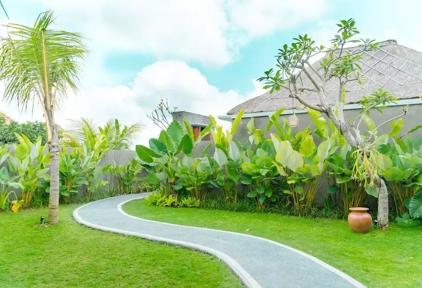 Aamiaismajoitus (B&B) Three Gold Luxury Private Villa