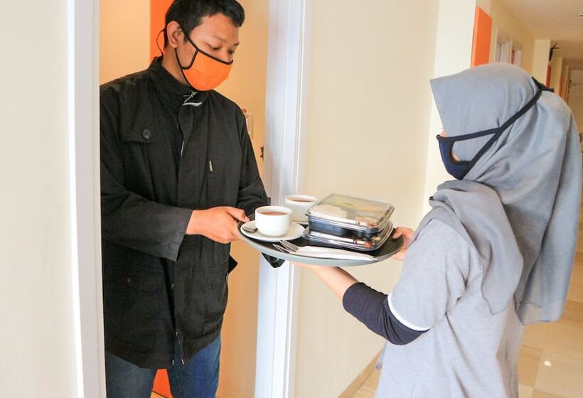 Otel Front One Inn Muntilan