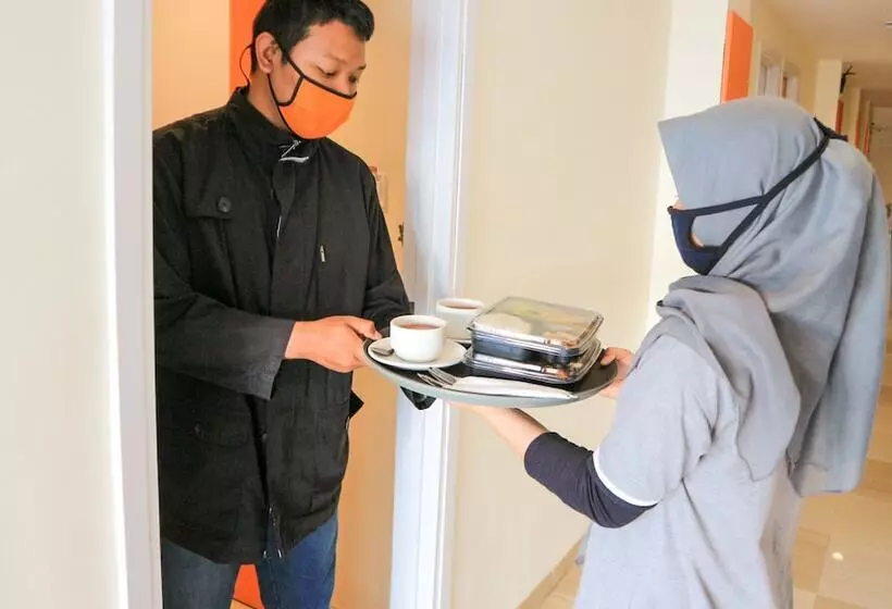 Hotel Front One Inn Muntilan