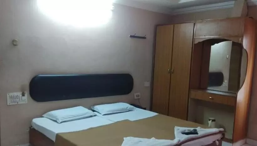 ホテル Iroomz  Amaravathi
