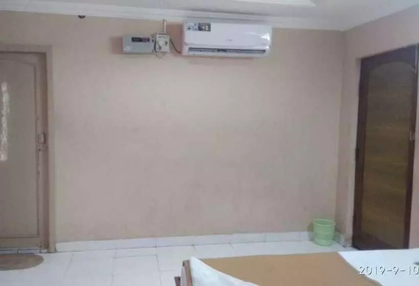 ホテル Iroomz  Amaravathi
