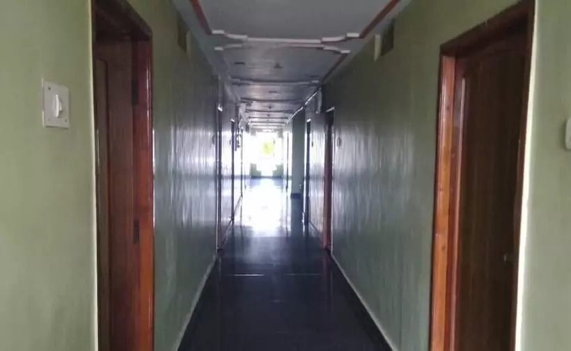 ホテル Iroomz  Amaravathi