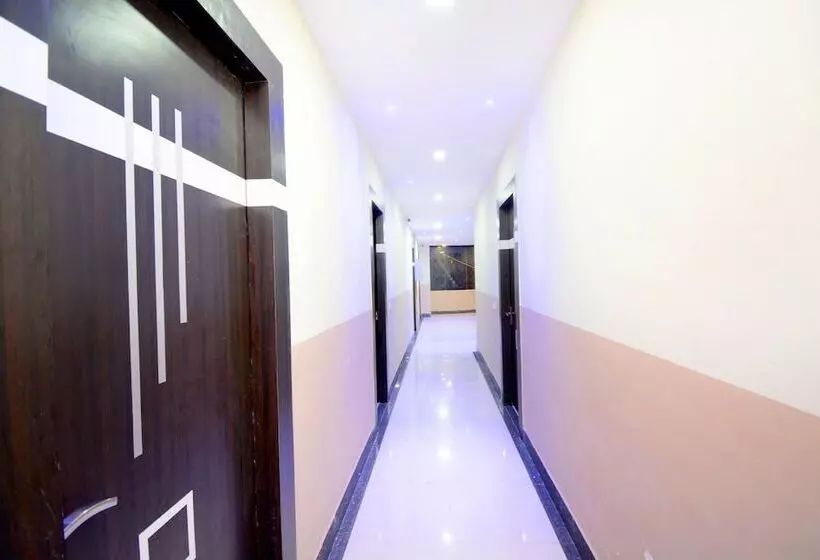 ホテル Royal Lifestyle By Oyo Rooms