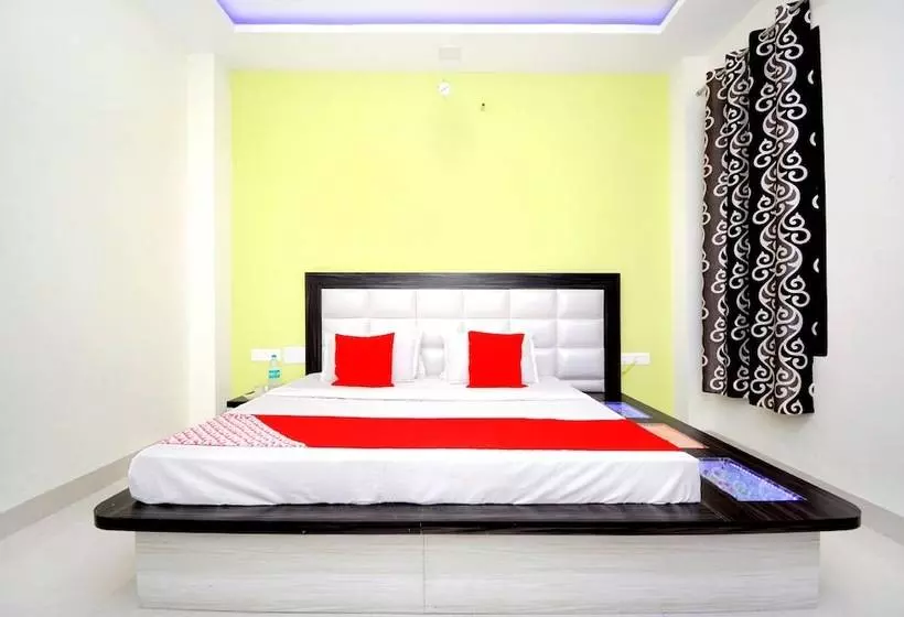 ホテル Royal Lifestyle By Oyo Rooms