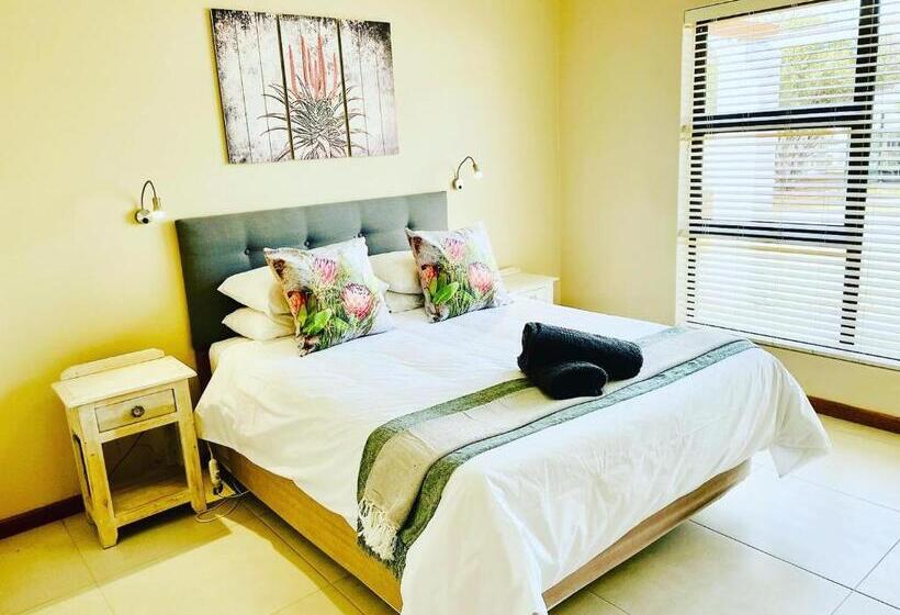 فندق Travalia Guest Farm